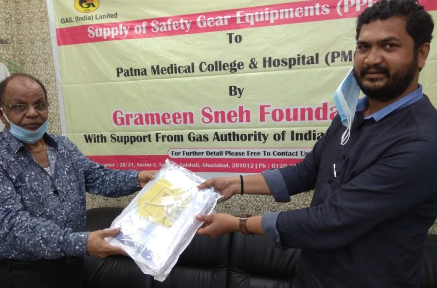  Grameen Sneh Foundation  ने PMCH को दिये 2000 PPE Kit, Mask और Sanitizer