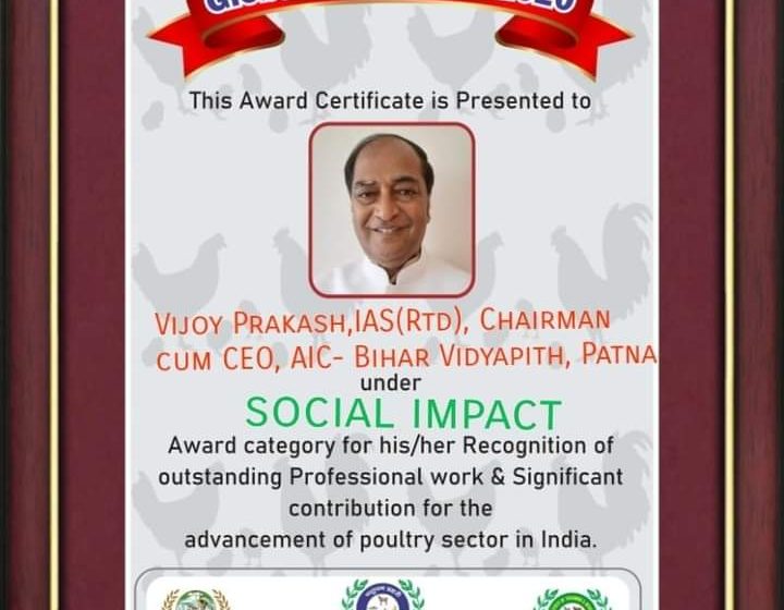 Ex IAS Vijay Prakash Ko Mila Global Icon Award