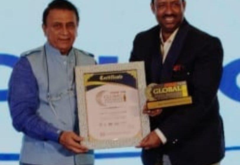 सुनील गावस्कर ने डॉ. सुनील कुमार सिंह को एडुकेशन एवं स्पोर्ट्स आईकन अवार्ड से किया सम्मानित
