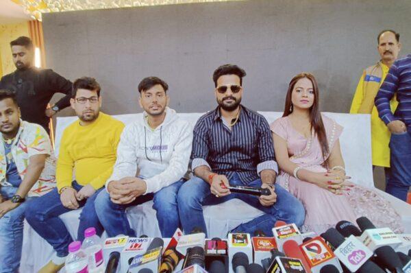 Ritesh Pandey और Antra Singh Priyanka का गाना 'पतरी कमरिया आय हाय हाय' हुआ रिलीज